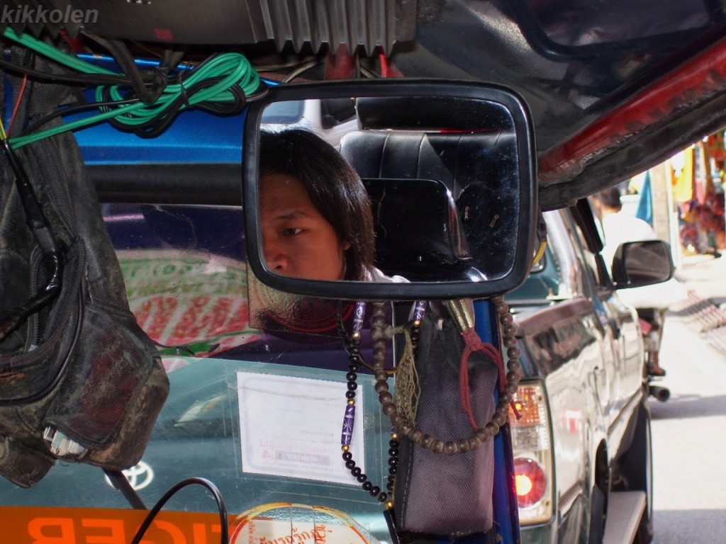 Solo il tassista thailandese sa portarti a destinazione senza avere capito dove vuoi andare. 