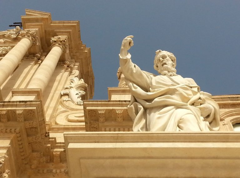 Duomo di Siracusa, statua esterna 